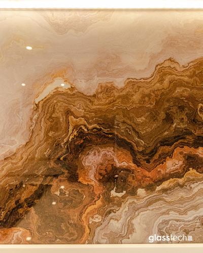 oniks teksturalı şüşə mətbəxdə